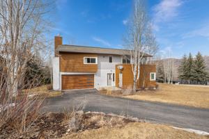 featured image of 11 Russell Trl #1