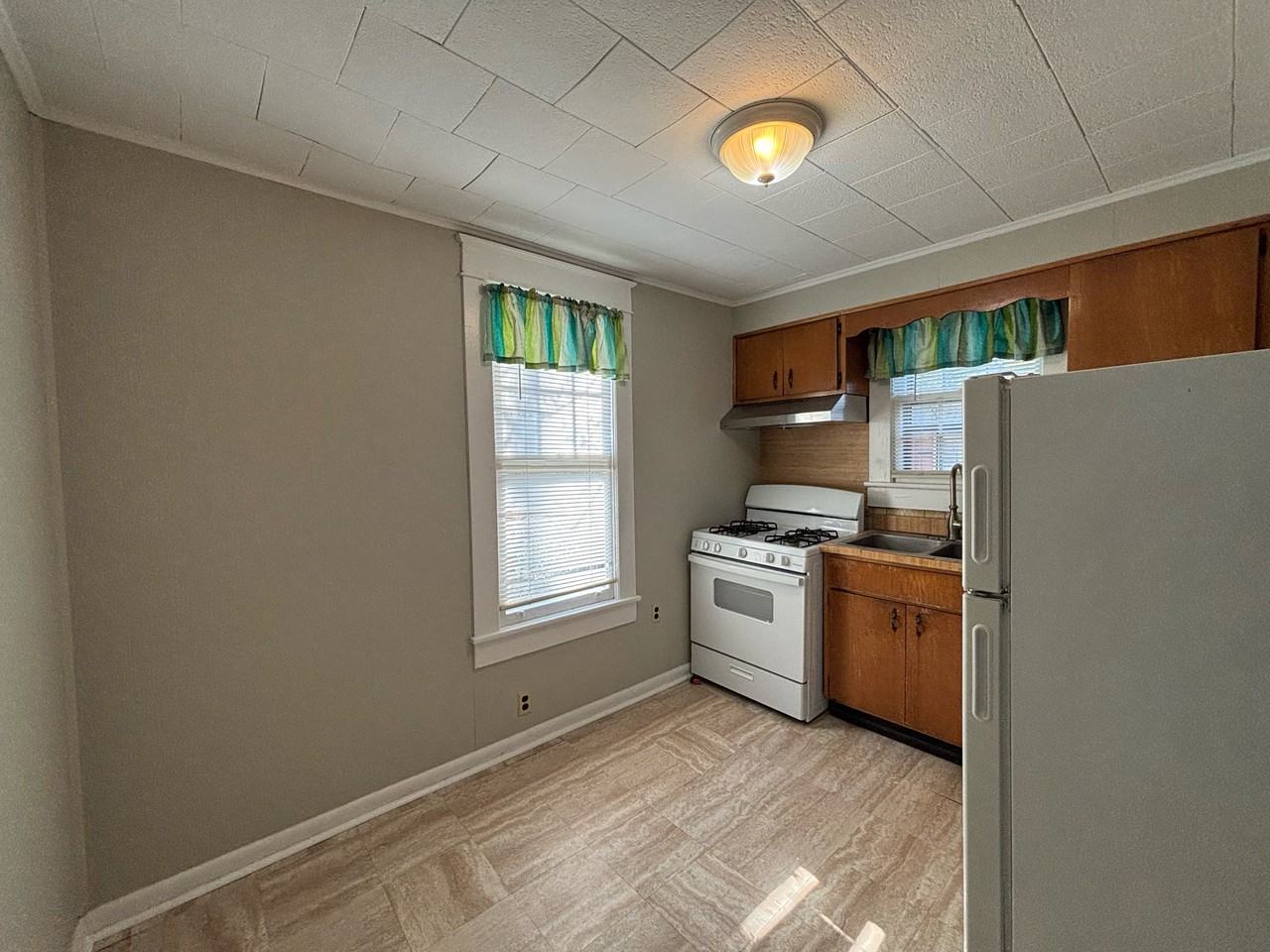 202 N Virginia Ave Apt B #1 - Photo 3 of 11