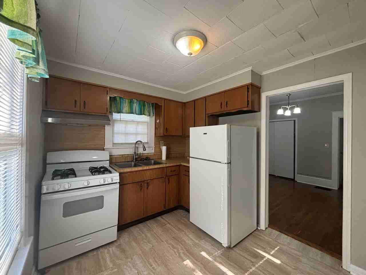 202 N Virginia Ave Apt B #1 - Photo 4 of 11