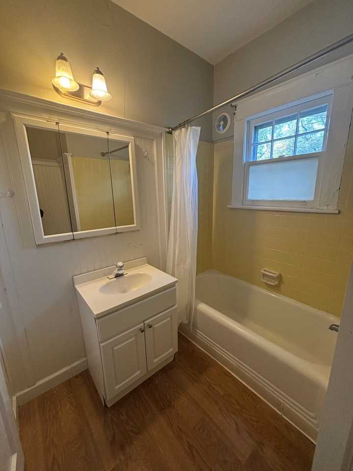 202 N Virginia Ave Apt B #1 - Photo 6 of 13