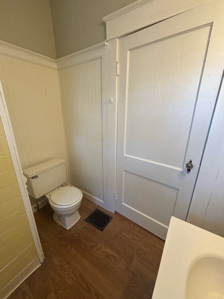 202 N Virginia Ave Apt B #1 - Photo 7 of 13