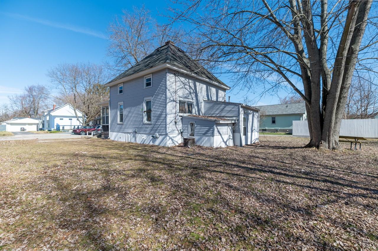 1827 Gilbert St #1 - Photo 2 of 22