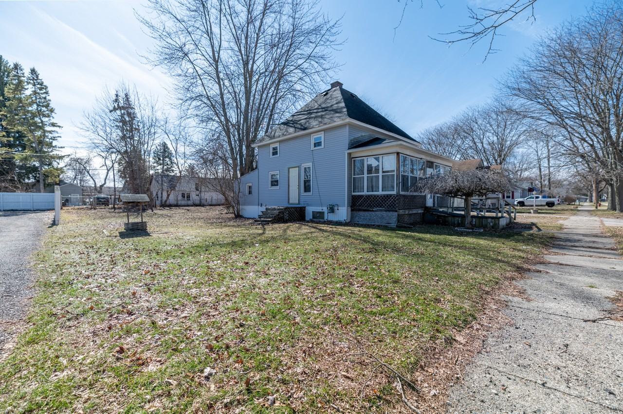 1827 Gilbert St #1 - Photo 4 of 22