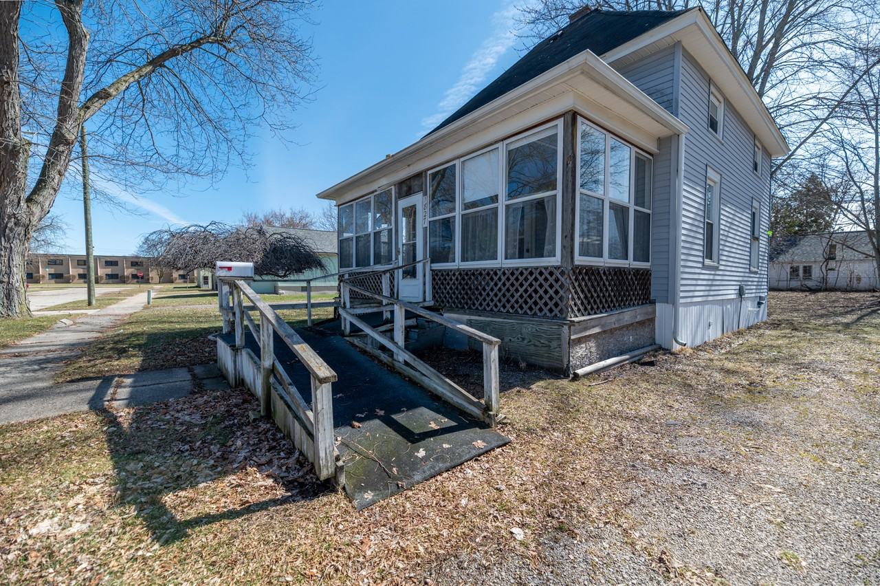 1827 Gilbert St #1 - Photo 6 of 22