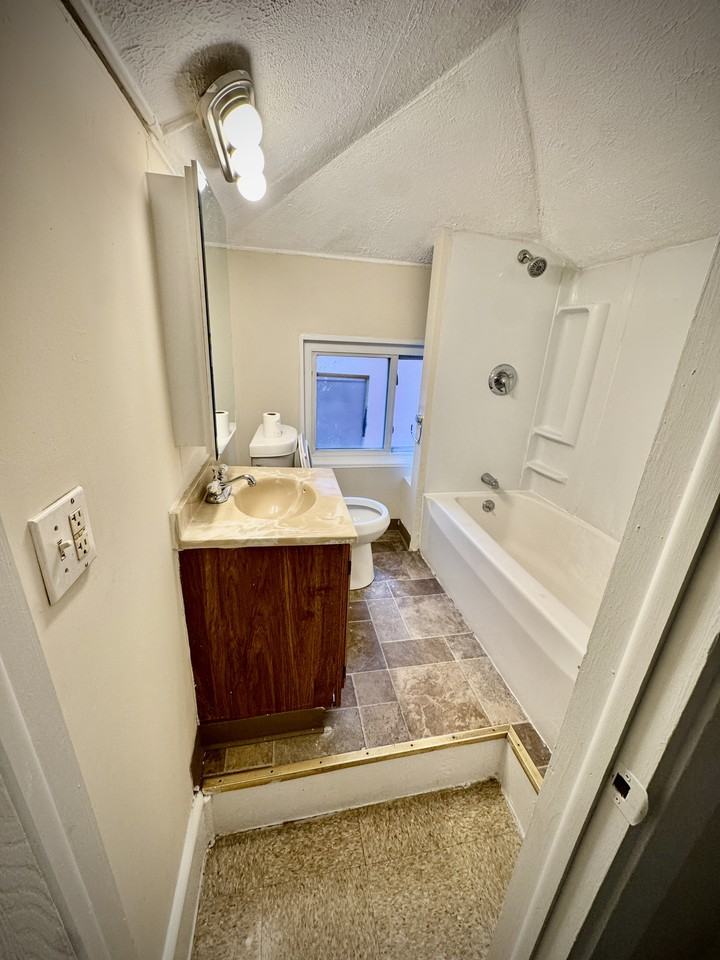 256 Congress Ave #3 - Photo 5 of 8