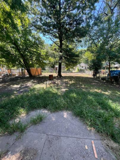 415 W 9th St #1 - Photo 4 of 8