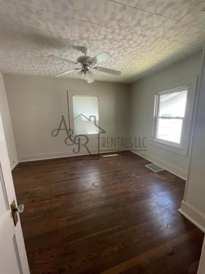 415 W 9th St #1 - Photo 6 of 8