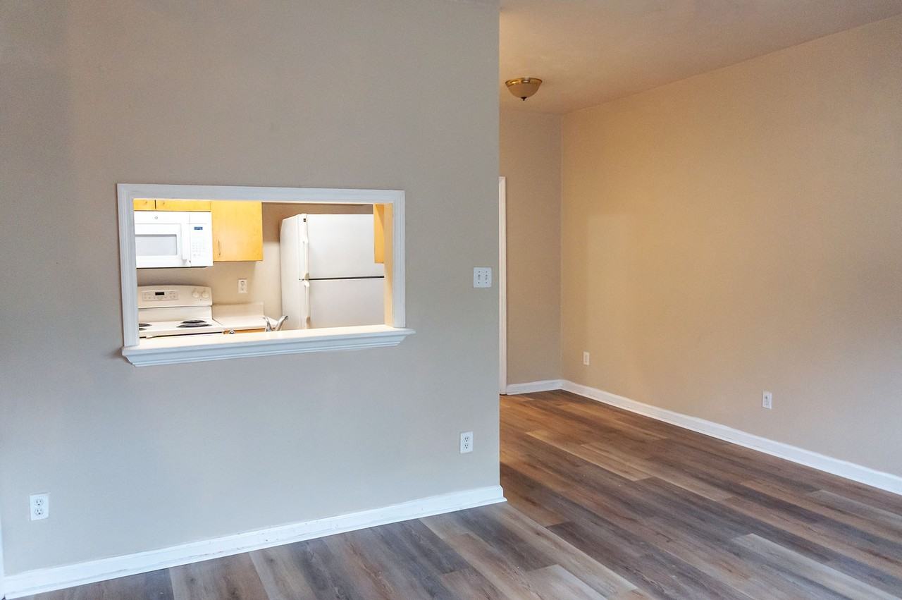 2403 Hartsfield Rd #1 - Photo 4 of 15