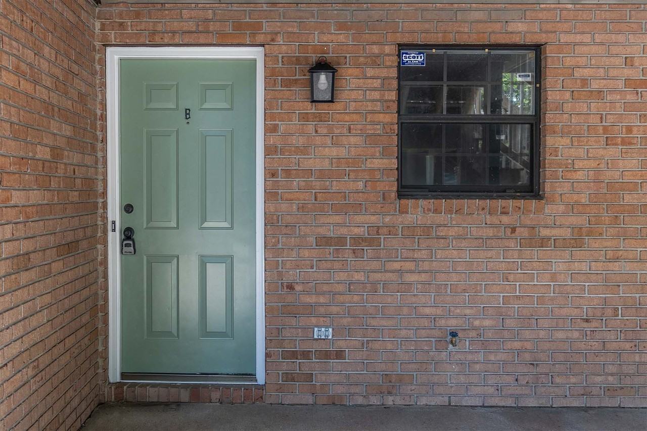 1103 Greentree Ct #B - Photo 2 of 16