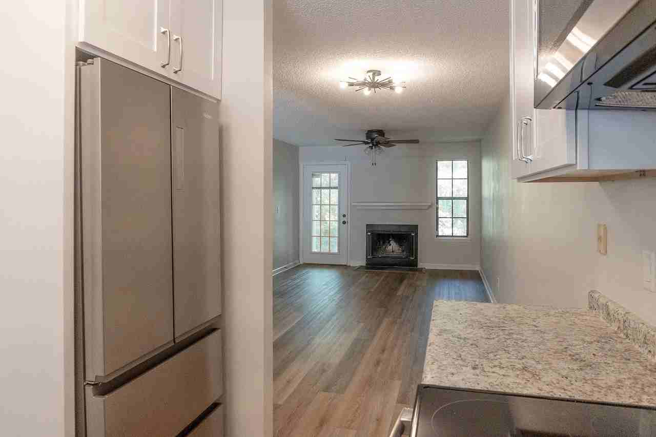 1103 Greentree Ct #B - Photo 4 of 16