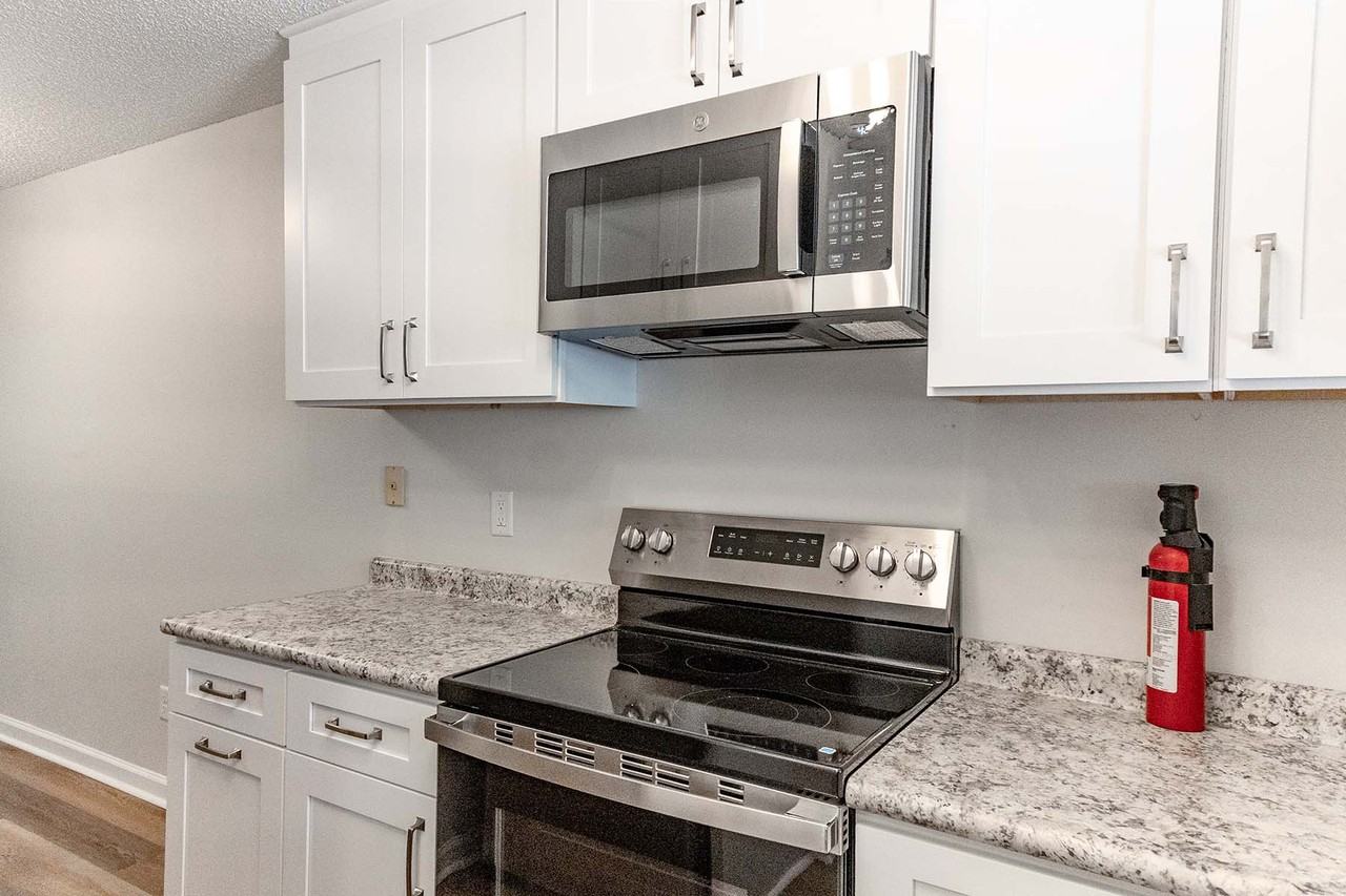 1103 Greentree Ct #B - Photo 5 of 16