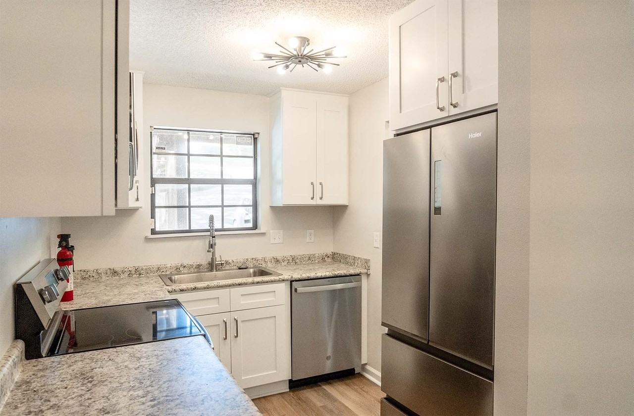 1103 Greentree Ct #B - Photo 6 of 16