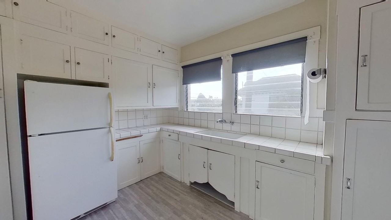 650 Adams St - Photo 6 of 10