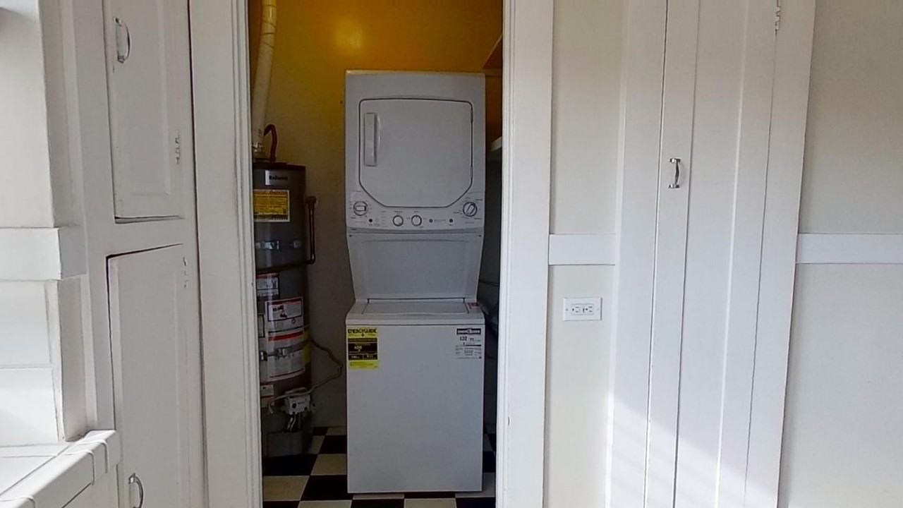 650 Adams St - Photo 7 of 10