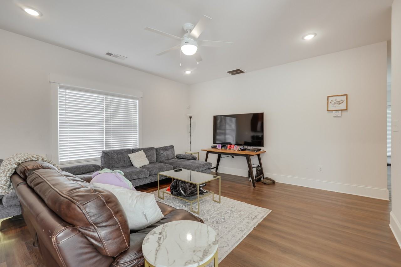 372 Arch St #1 - Photo 5 of 42