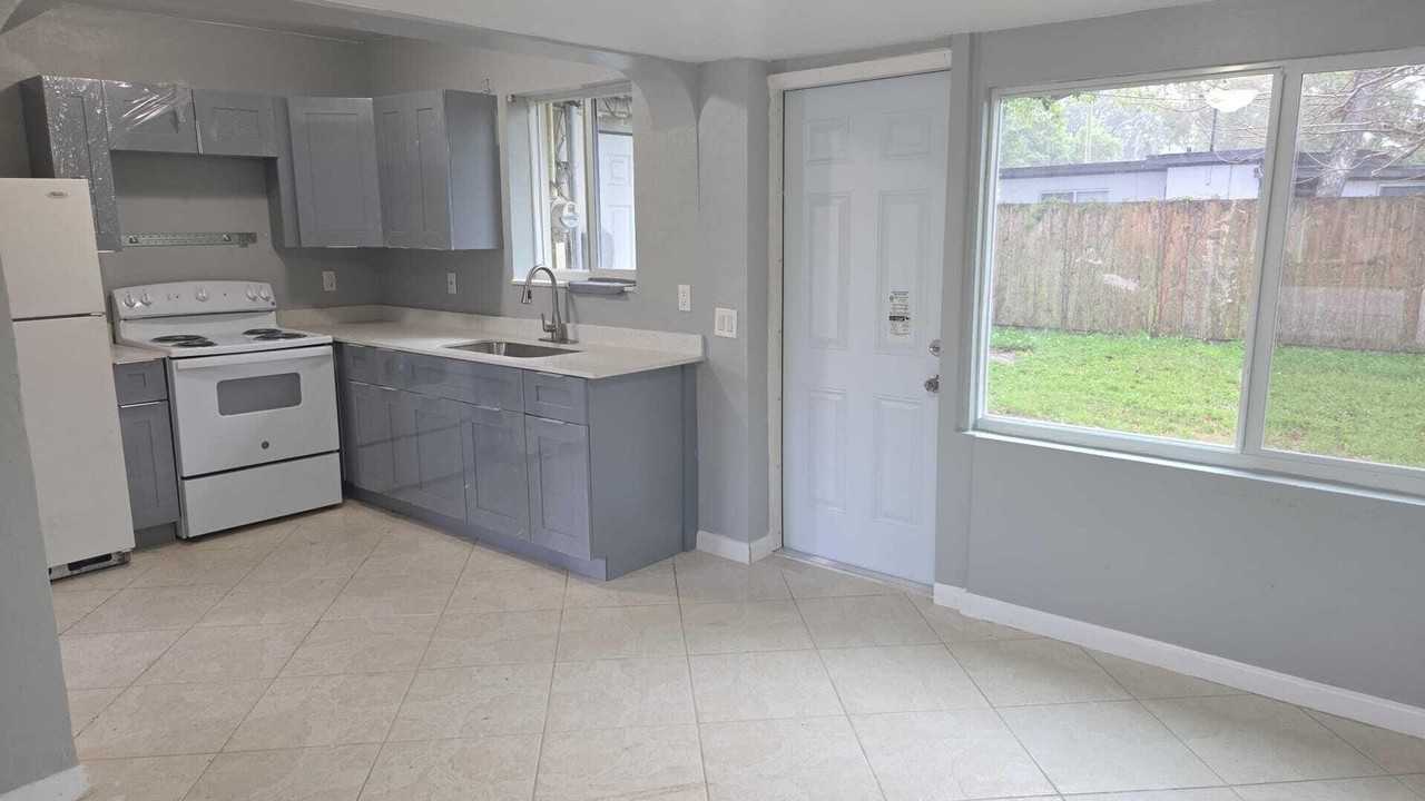 5720 Cleveland Street - Photo 5 of 13