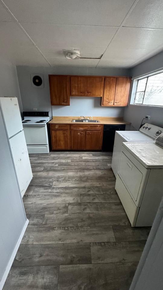 303 82nd St #1 - Photo 4 of 9