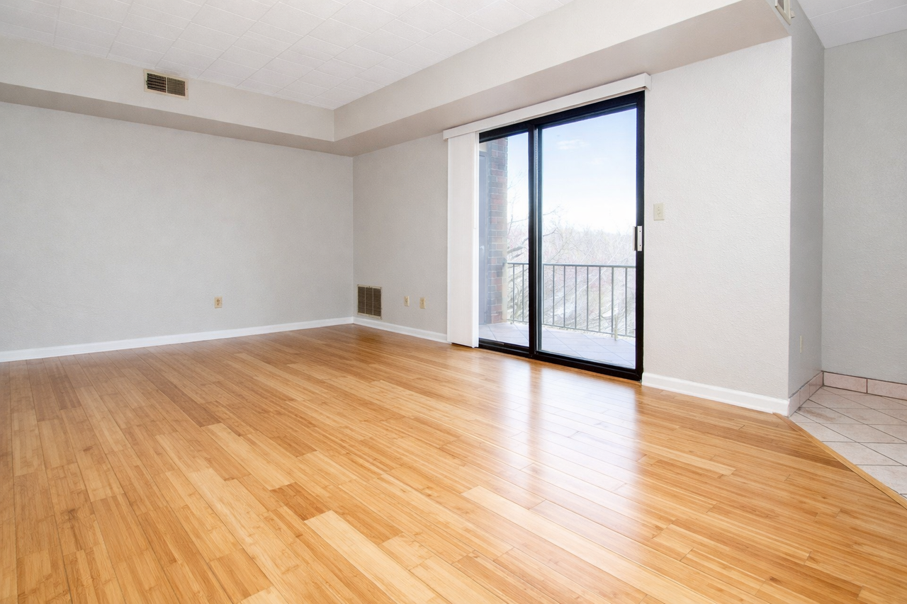 1007 GLASS RUN ROADAPT 8 #1007-08 - Photo 2 of 8