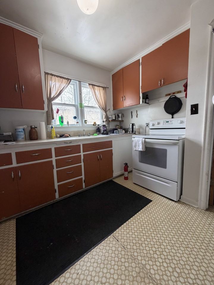 1311 E Flint St #1 - Photo 3 of 7