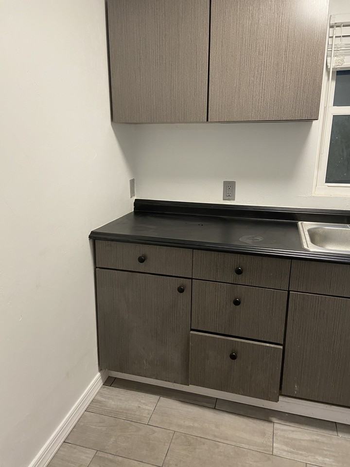 1412 Nw 3rd Ave - Photo 2 of 2