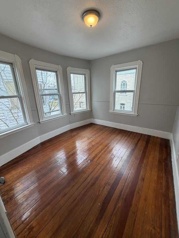 238 Davis St #4 - Photo 3 of 4