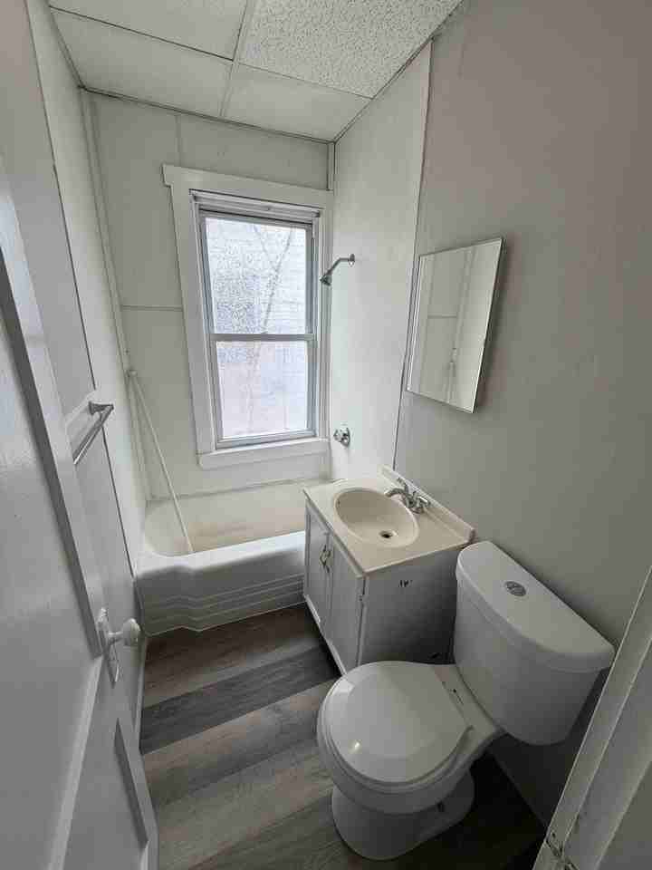 238 Davis St #5 - Photo 3 of 3