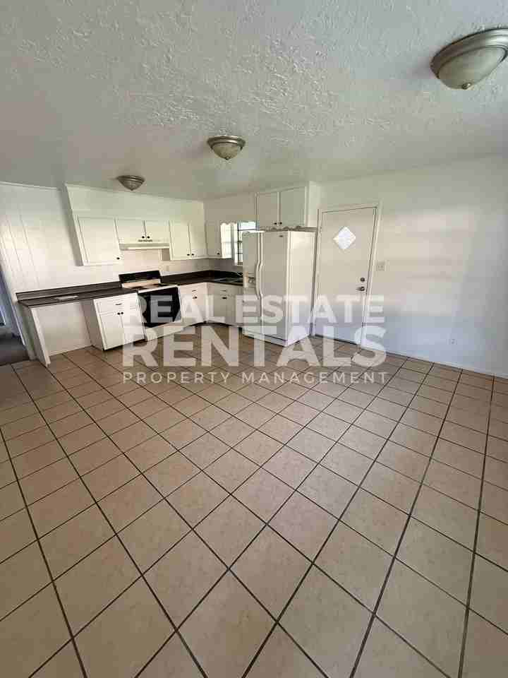 1207 Brookside Dr #1 - Photo 3 of 9