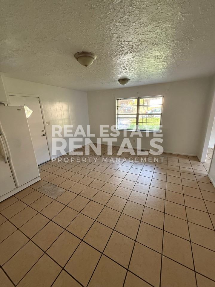 1207 Brookside Dr #1 - Photo 4 of 9