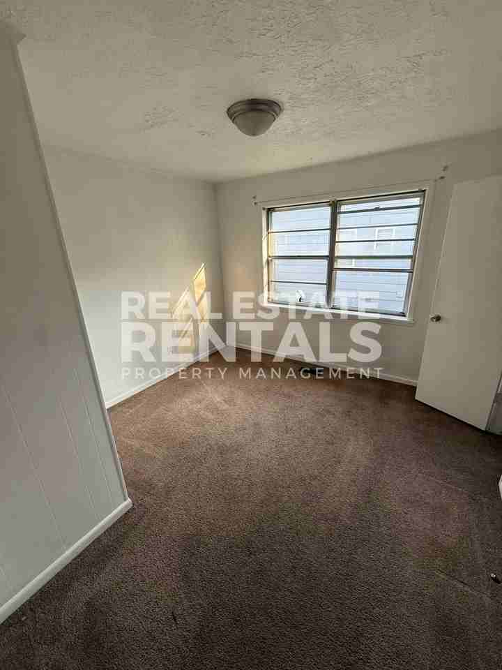 1207 Brookside Dr #1 - Photo 5 of 9