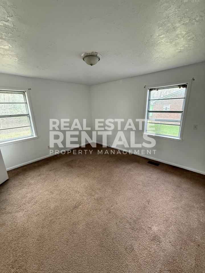 1207 Brookside Dr #1 - Photo 6 of 9