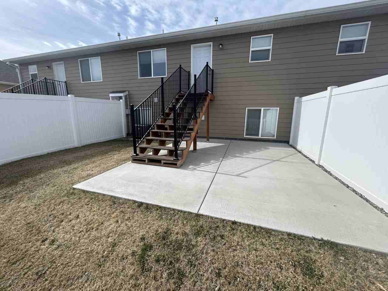 2083 Lakehills Dr #2083 - Photo 3 of 15