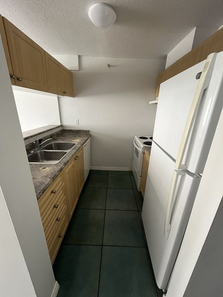 1278 Granville St #505 - Photo 4 of 8