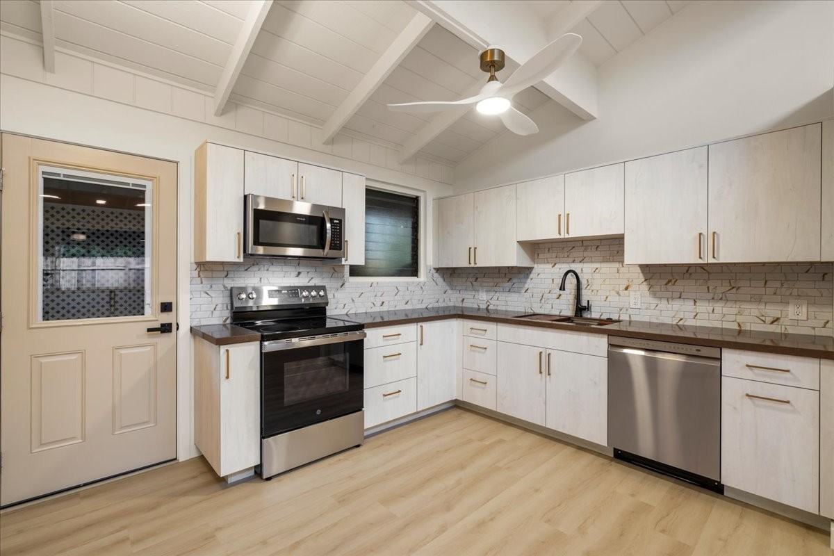 3567 Baldwin Ave #C - Photo 4 of 13