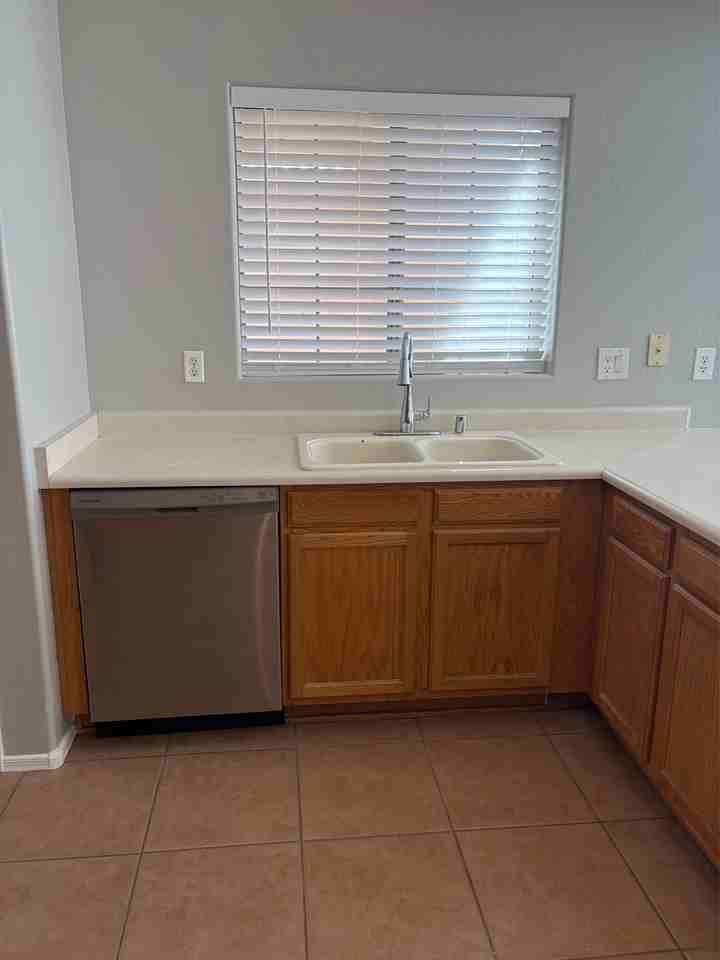 2300 E 37th Ave - Photo 7 of 27