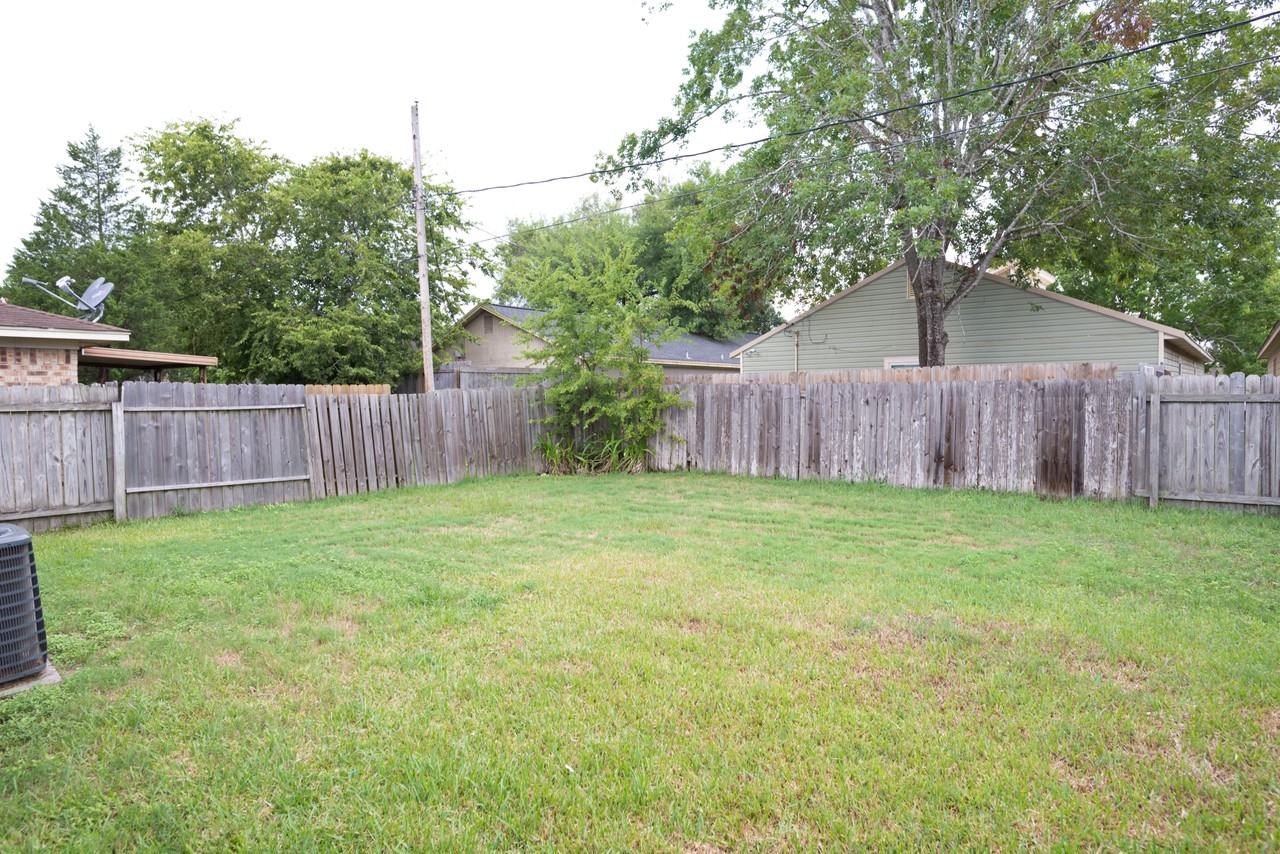 118 Milann St #B - Photo 3 of 8