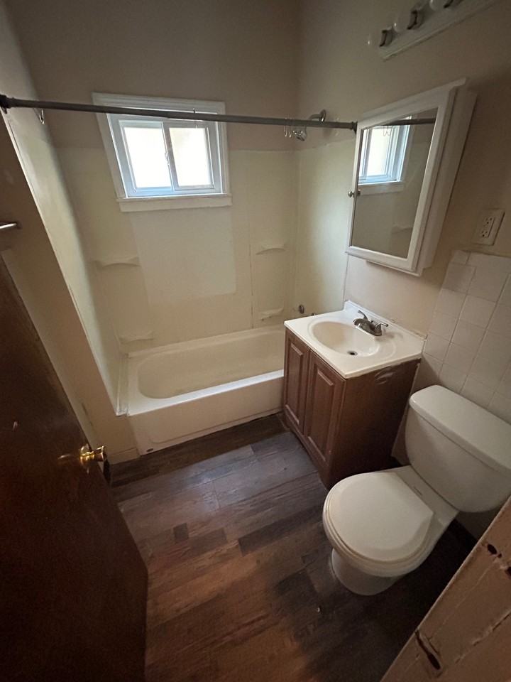 63 Montrose Ave #1 - Photo 3 of 8