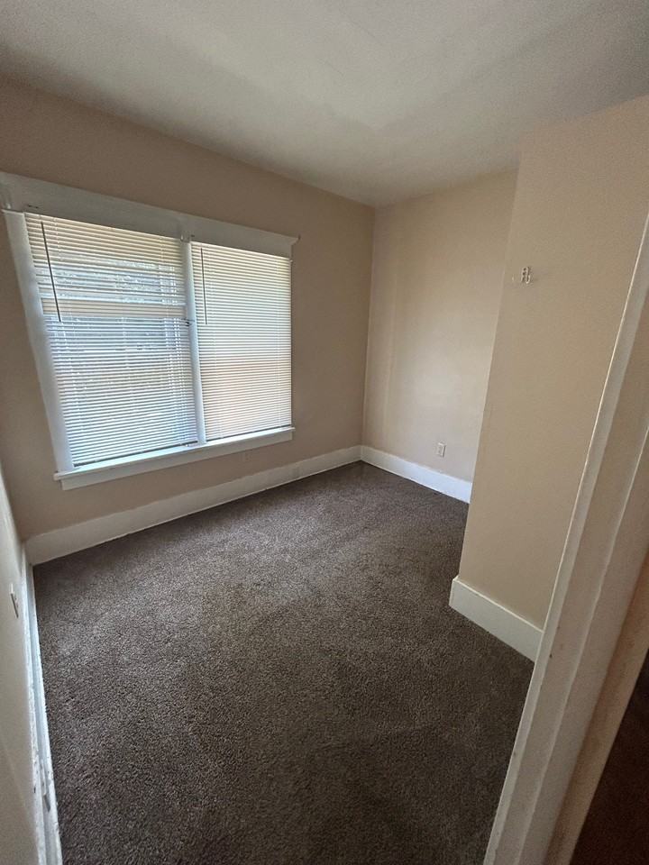 63 Montrose Ave #1 - Photo 4 of 8