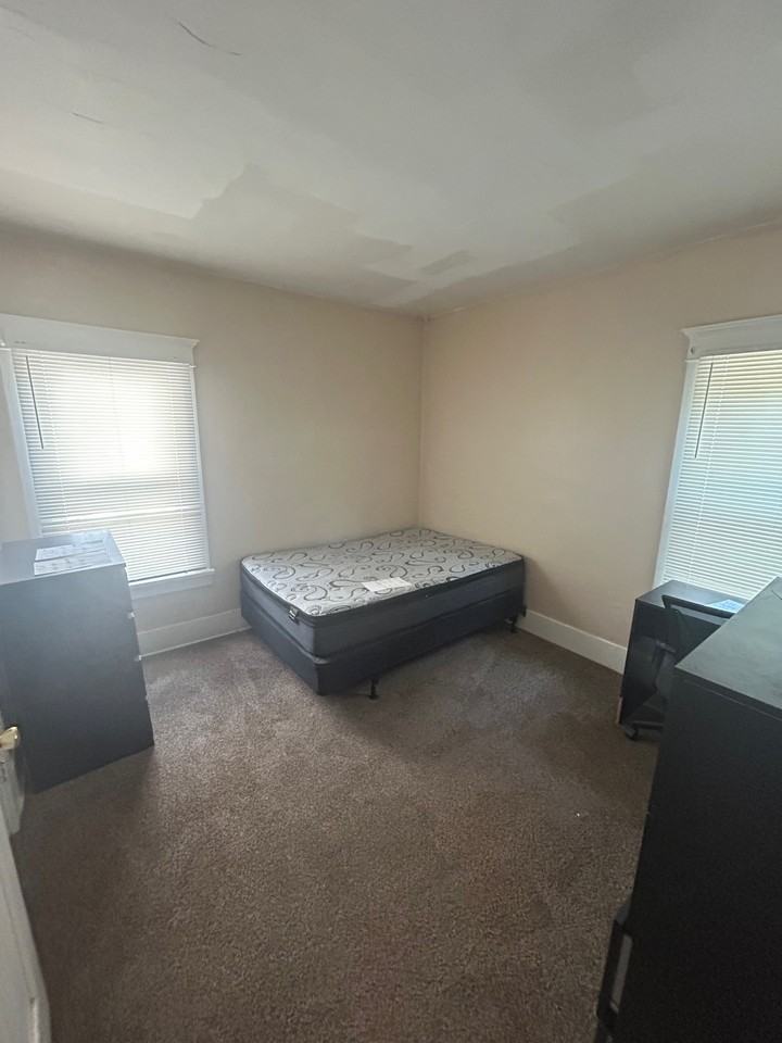 63 Montrose Ave #1 - Photo 7 of 8