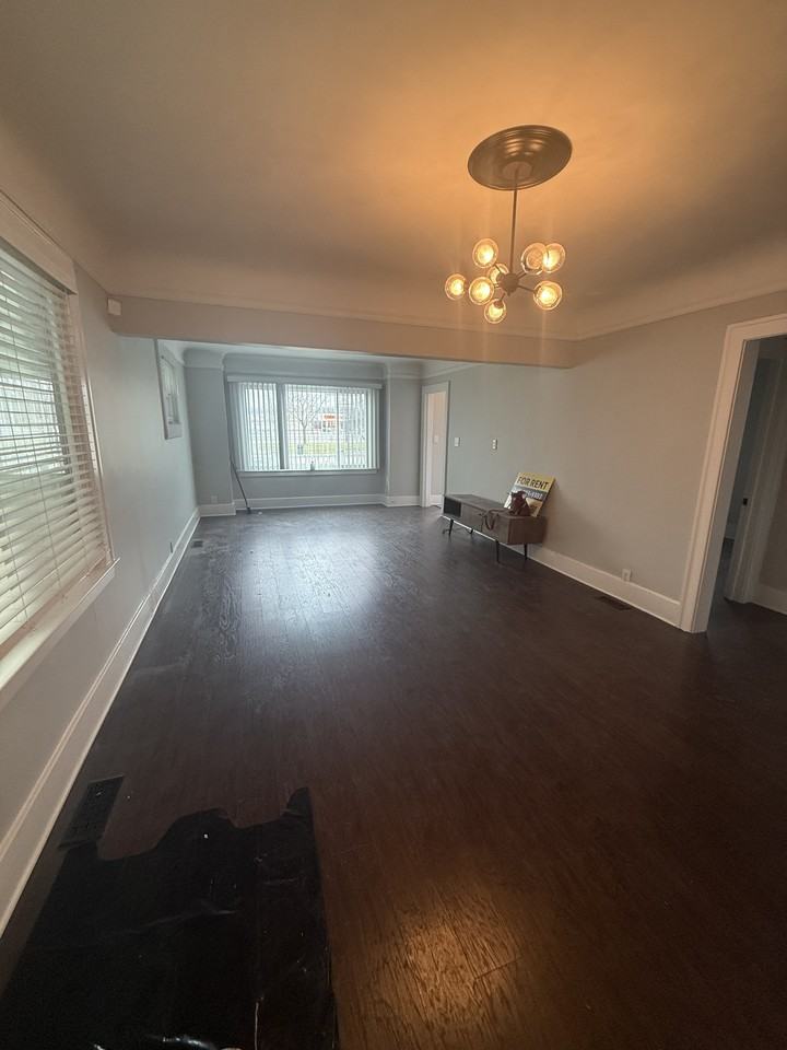 221 E Bennett St #1 - Photo 2 of 11