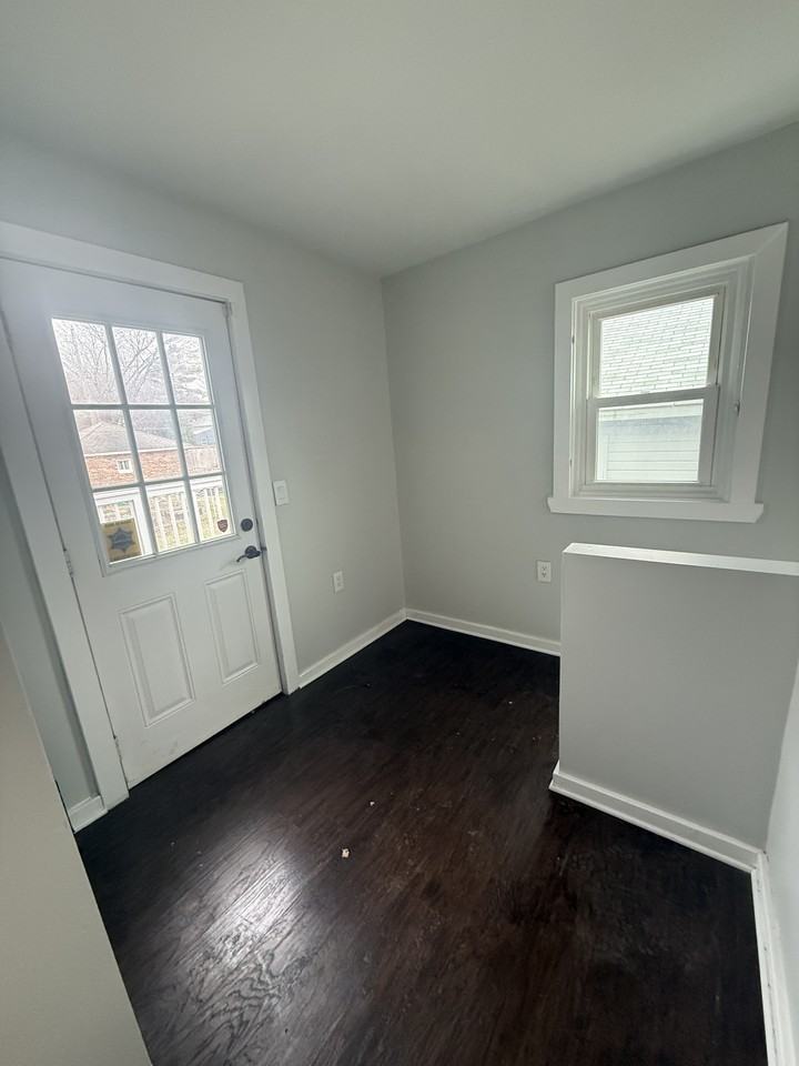 221 E Bennett St #1 - Photo 4 of 11