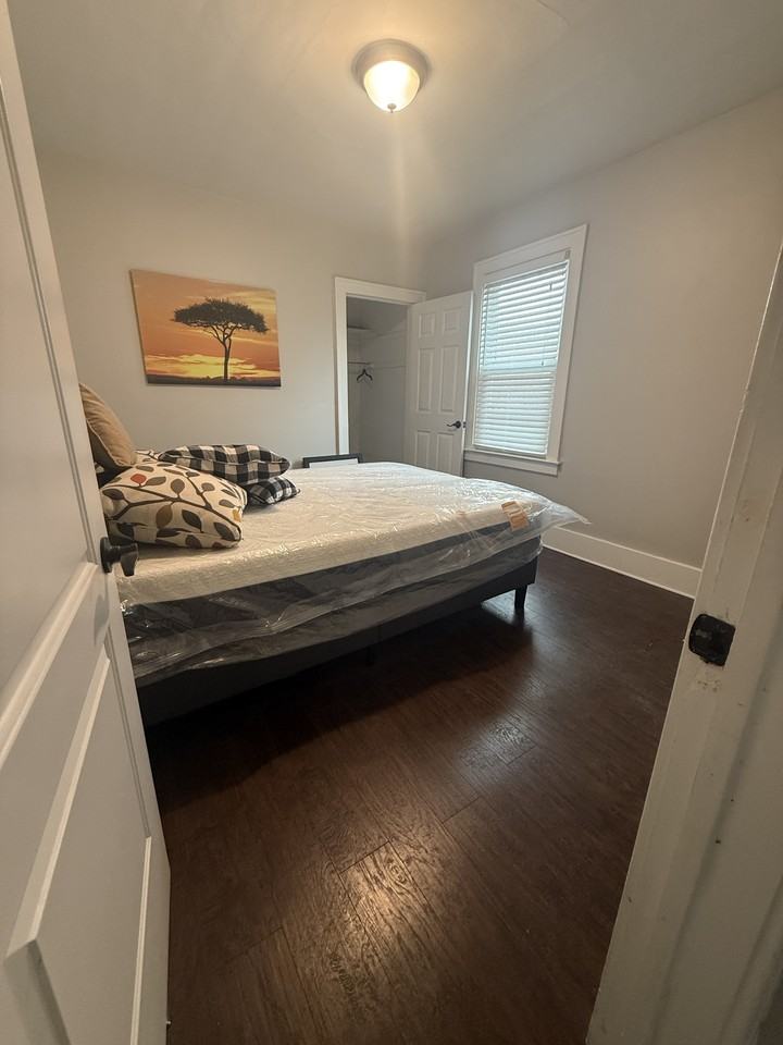 221 E Bennett St #1 - Photo 5 of 11