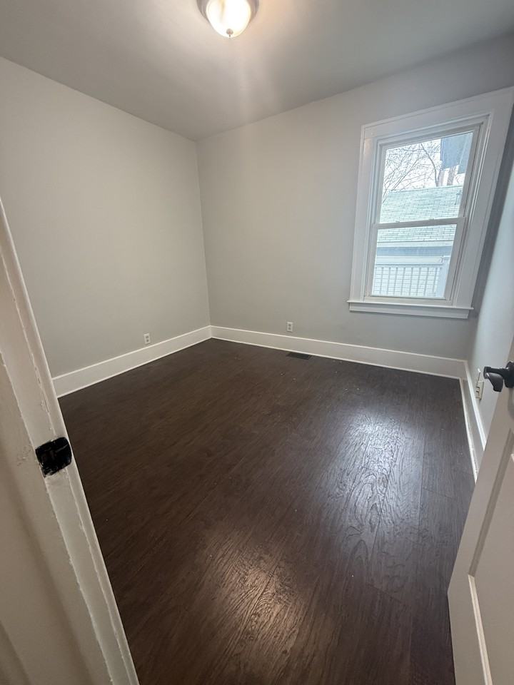 221 E Bennett St #1 - Photo 6 of 11