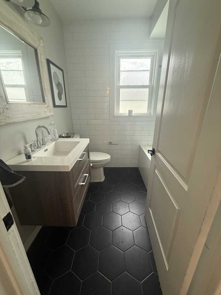 221 E Bennett St #1 - Photo 7 of 11