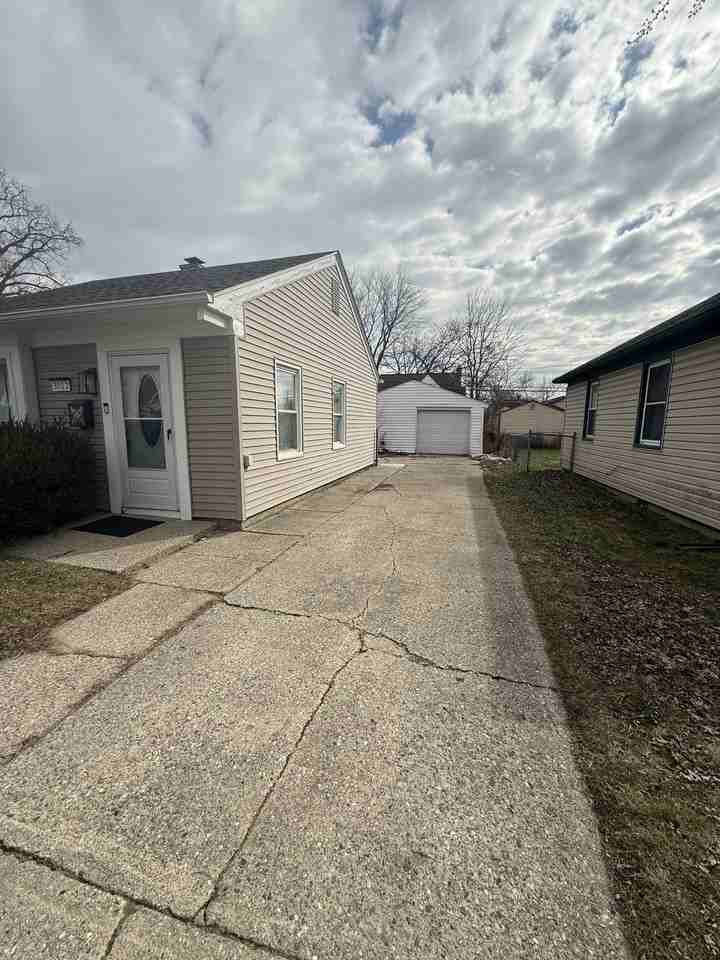 3012 Grayson St #1 - Photo 7 of 9