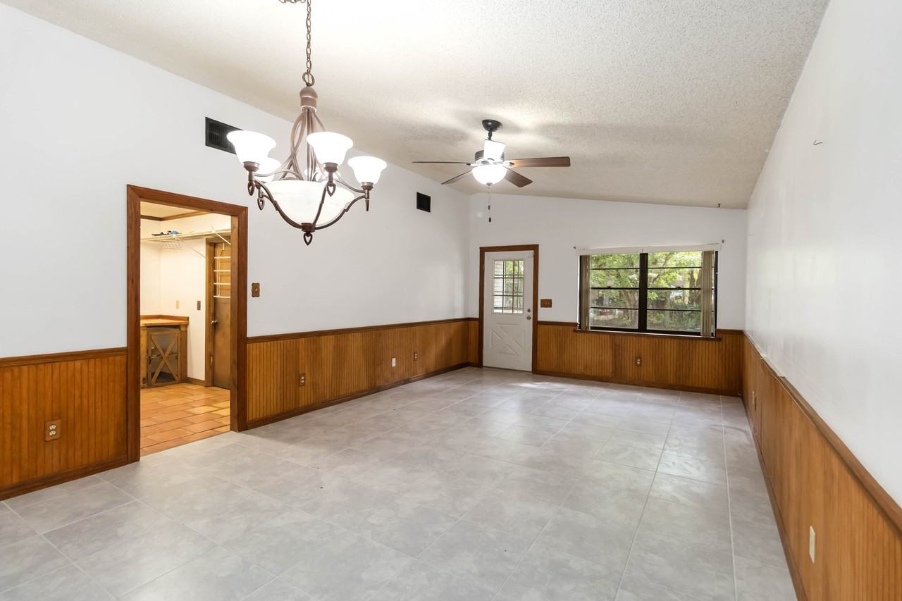 9410 7th Ave #1 - Photo 2 of 20