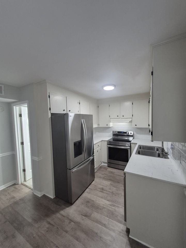 185 Springdale Ct #1 - Photo 3 of 11