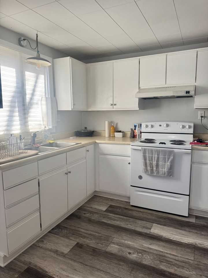 8217 Clinton St #B - Photo 2 of 3
