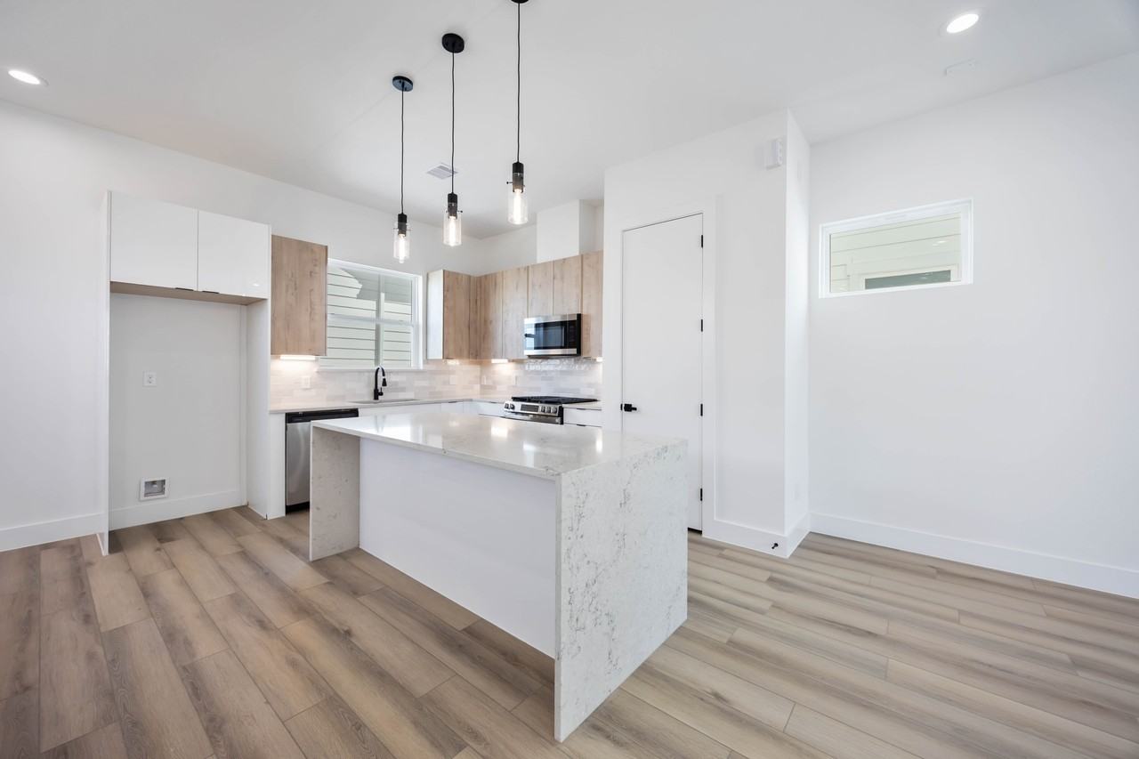 6737 Peerless St #C - Photo 6 of 12