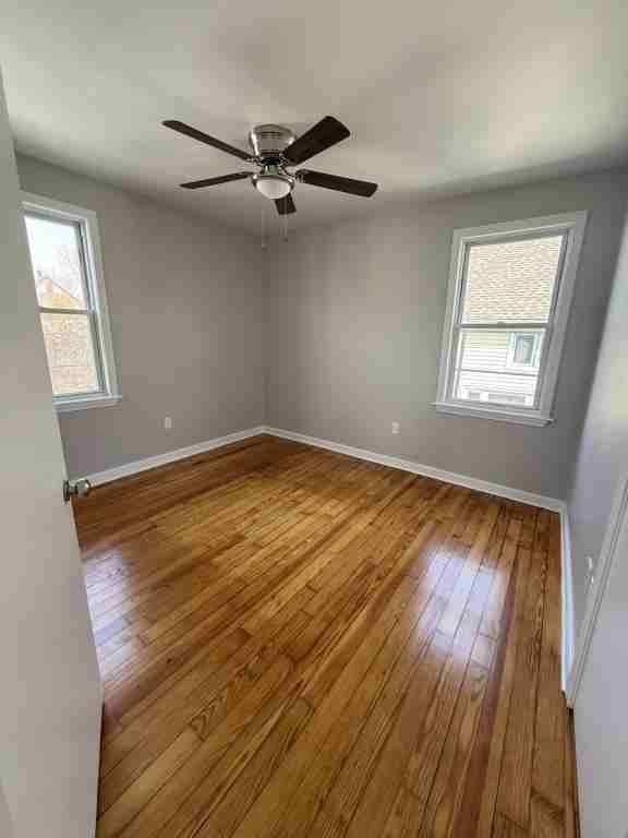 225 Davis St - Photo 3 of 8