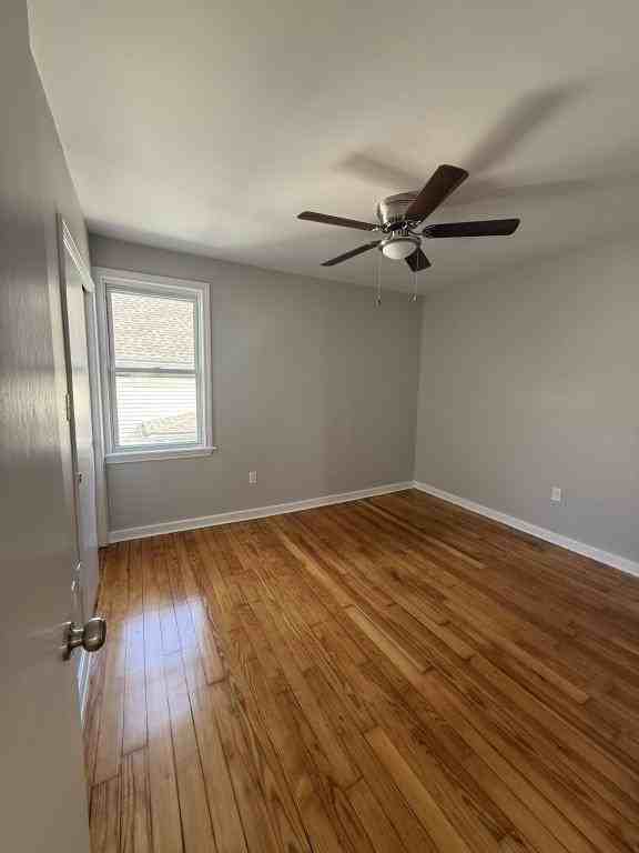 225 Davis St - Photo 5 of 8